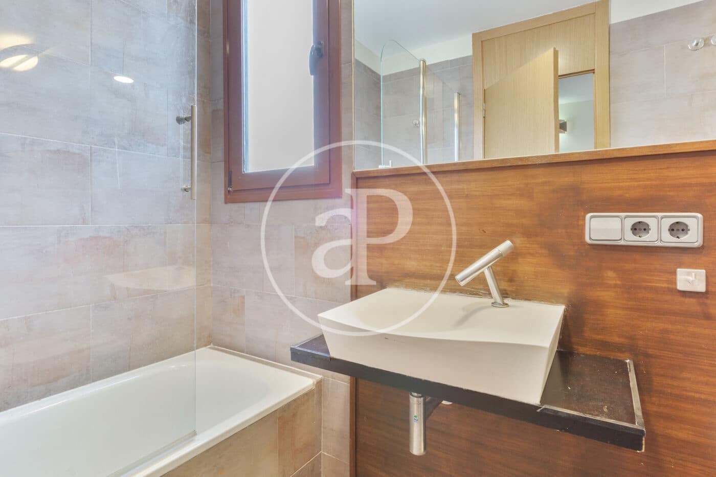 4 sypialnia Willa do wynajęcia w Chiva z basenem - 2 300 € (Ref: 9126918)