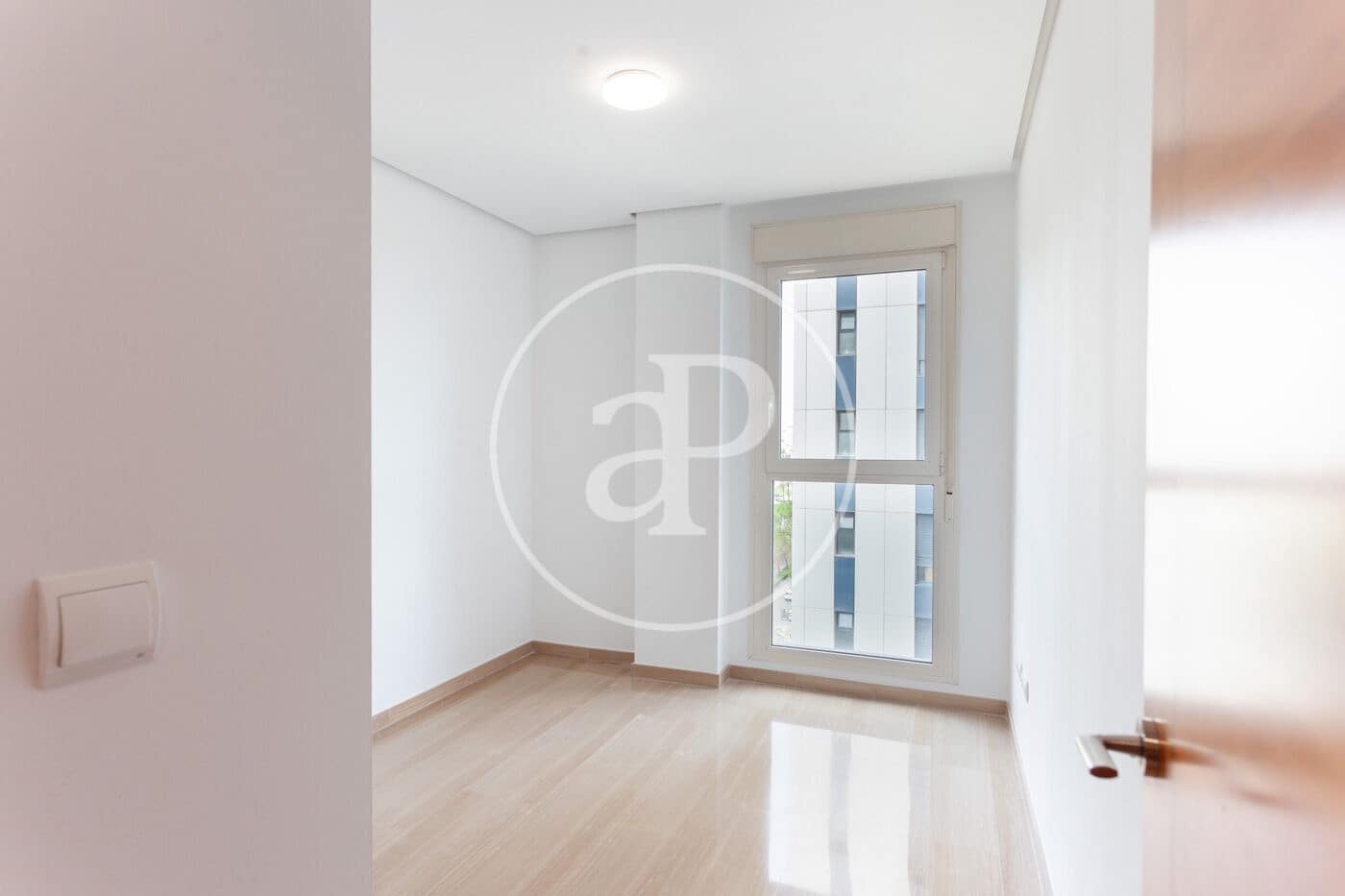 2 slaapkamer Appartement te huur in Valencia stad met zwembad - € 1.750 (Ref: 9128584)