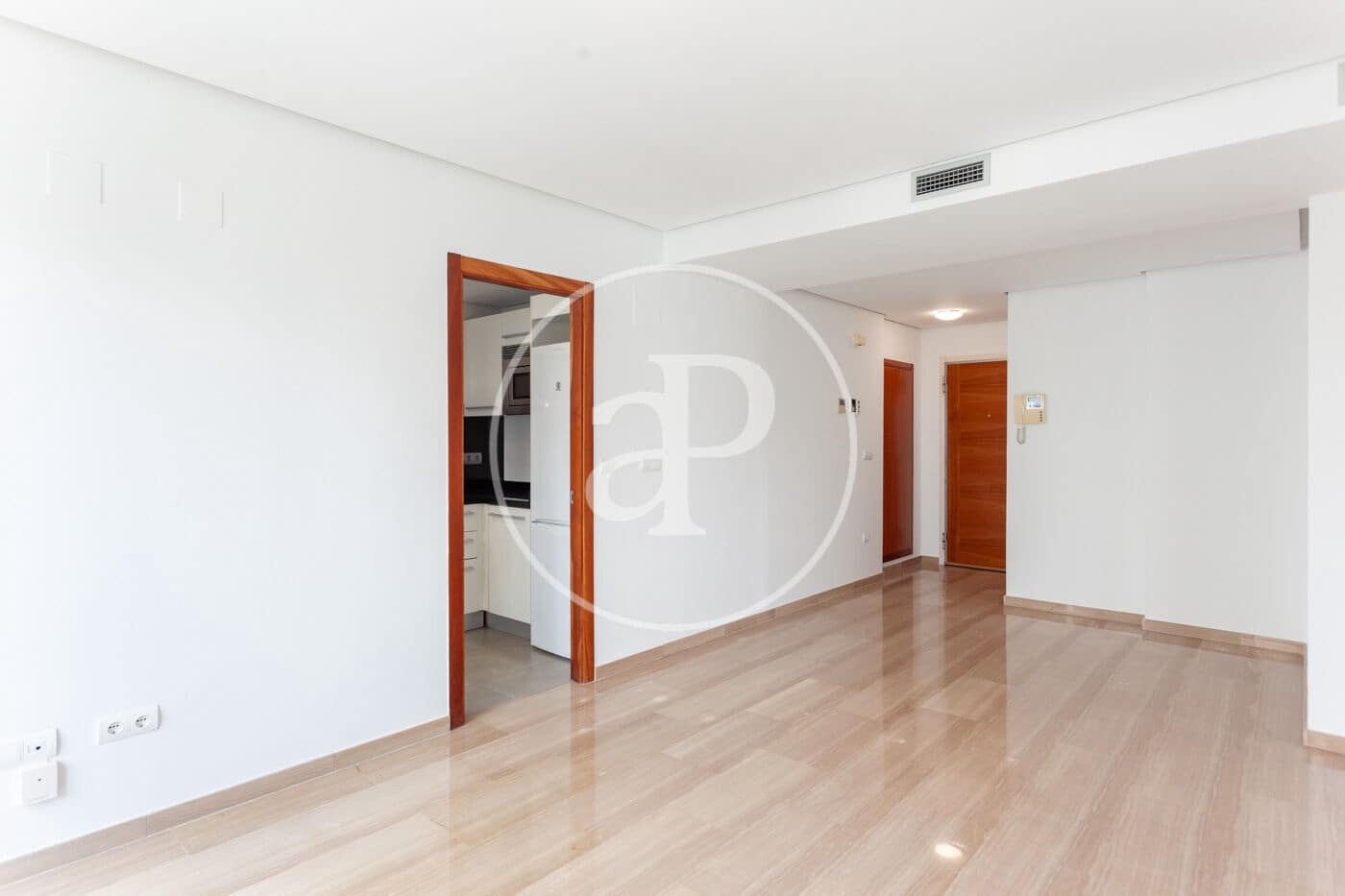 2 slaapkamer Appartement te huur in Valencia stad met zwembad - € 1.750 (Ref: 9128584)