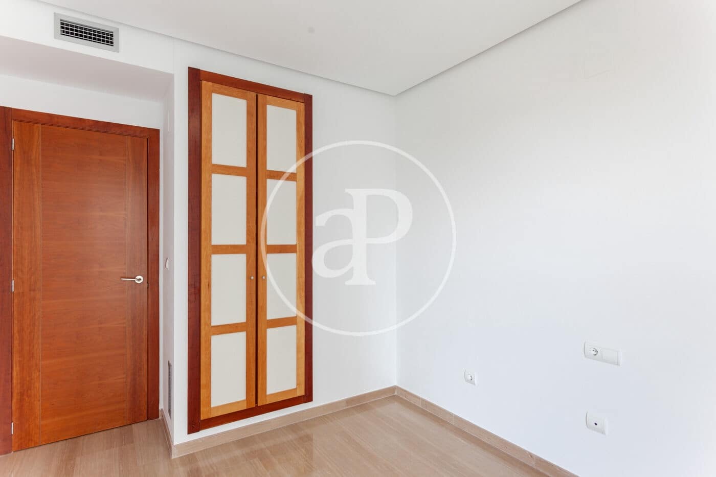2 slaapkamer Appartement te huur in Valencia stad met zwembad - € 1.750 (Ref: 9128584)