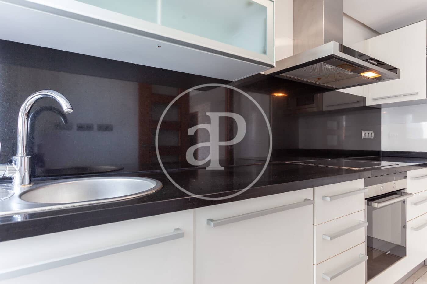 2 slaapkamer Appartement te huur in Valencia stad met zwembad - € 1.750 (Ref: 9128584)