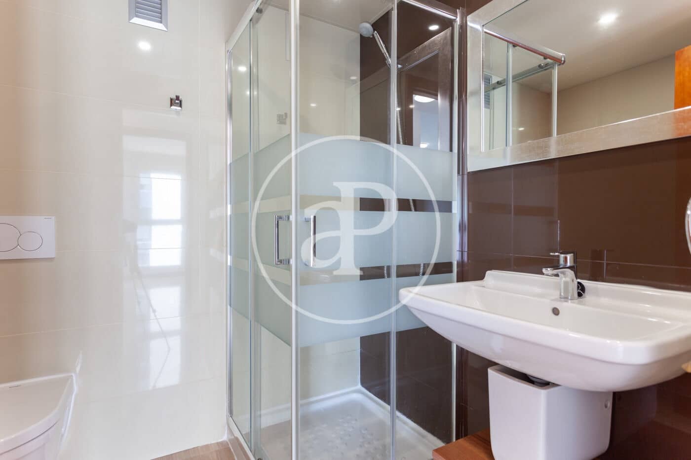 2 slaapkamer Appartement te huur in Valencia stad met zwembad - € 1.750 (Ref: 9128584)