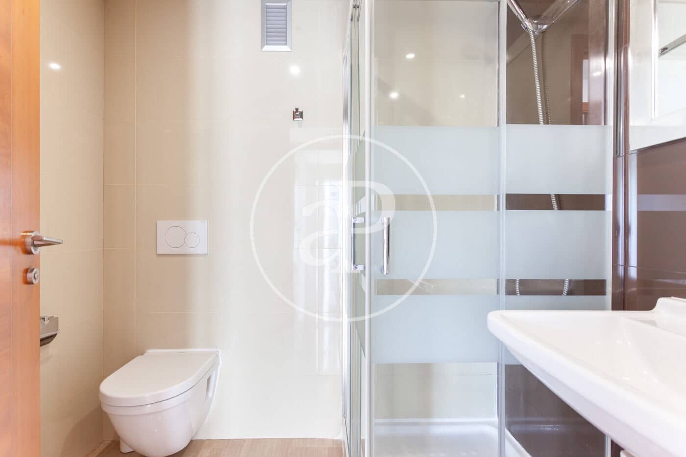 2 slaapkamer Appartement te huur in Valencia stad met zwembad - € 1.750 (Ref: 9128584)