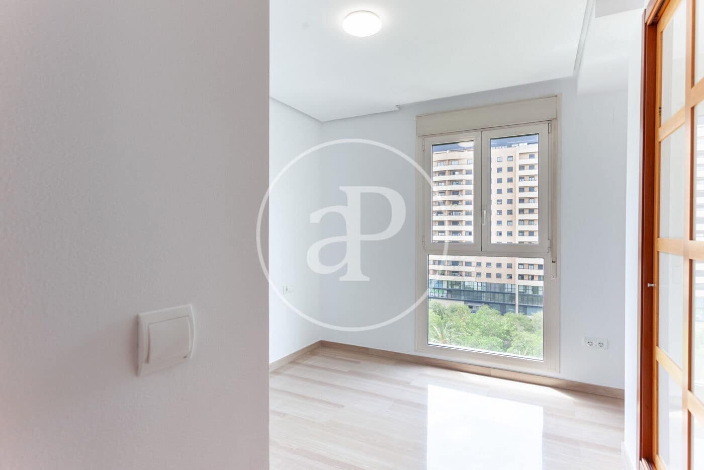 2 slaapkamer Appartement te huur in Valencia stad met zwembad - € 1.750 (Ref: 9128584)