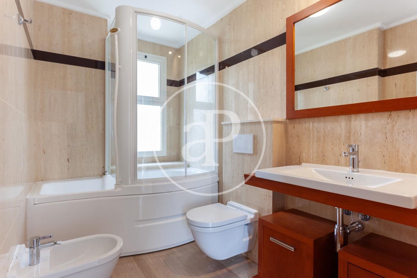 2 slaapkamer Appartement te huur in Valencia stad met zwembad - € 1.750 (Ref: 9128584)