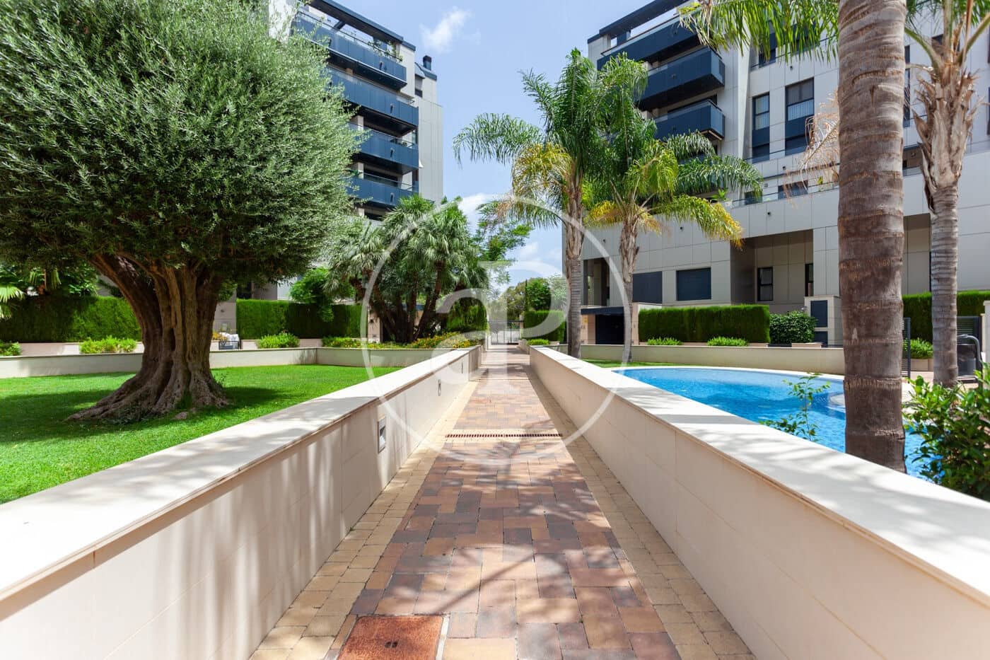 2 slaapkamer Appartement te huur in Valencia stad met zwembad - € 1.750 (Ref: 9128584)