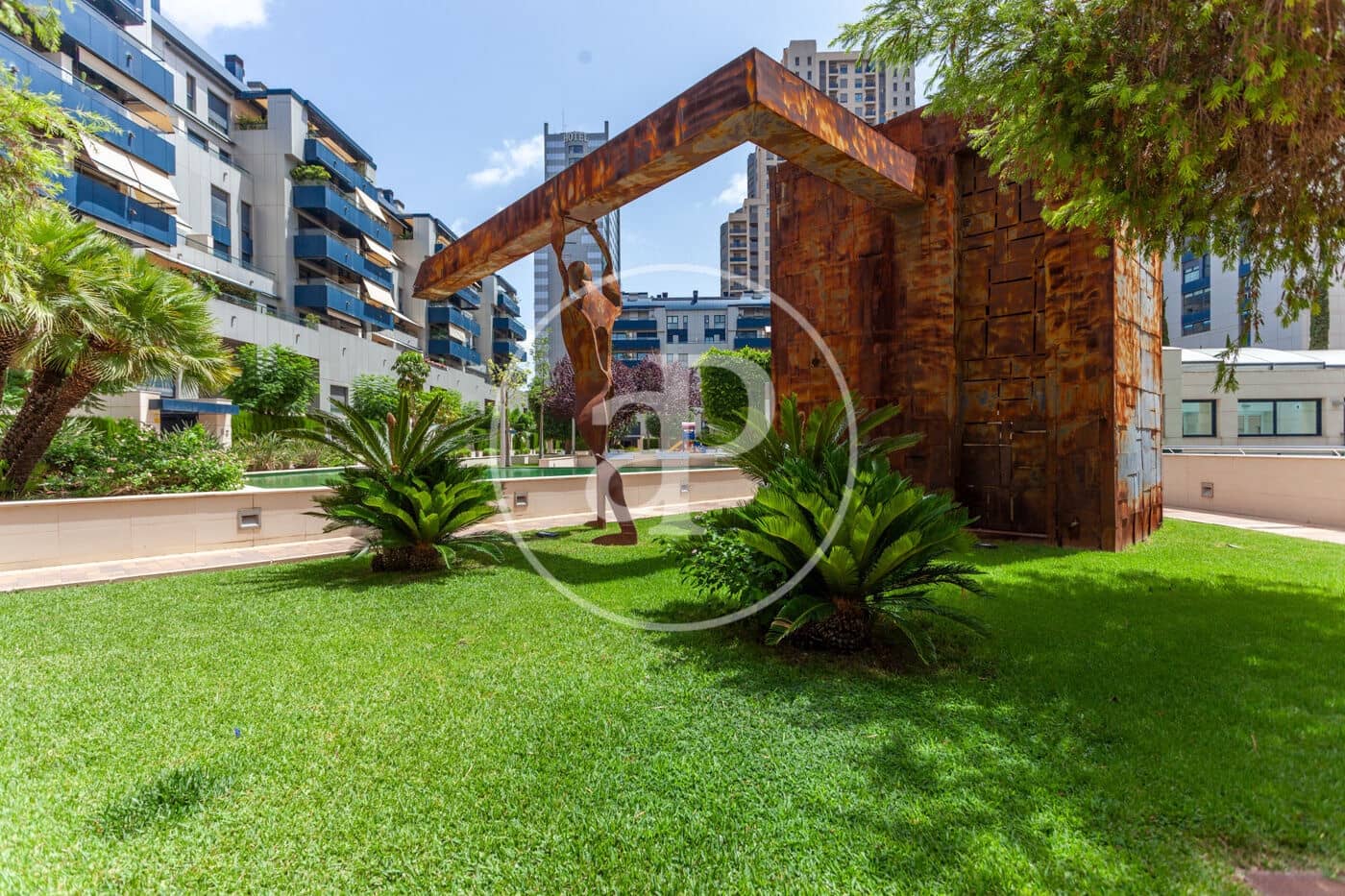 2 slaapkamer Appartement te huur in Valencia stad met zwembad - € 1.750 (Ref: 9128584)