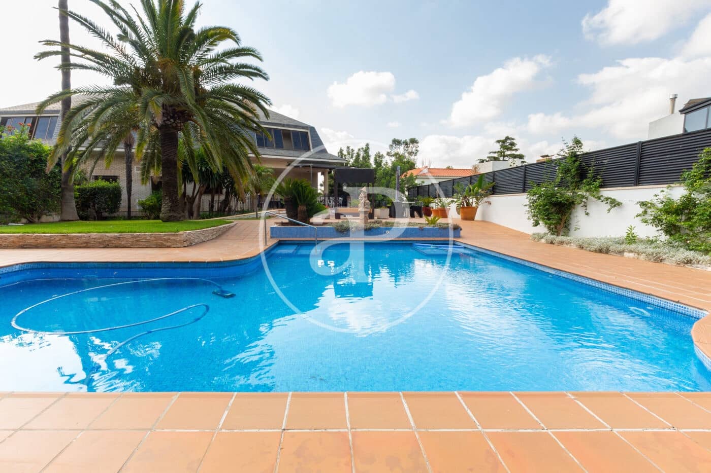 8 bedroom Villa for rent in Paterna with pool - € 8,500 (Ref: 9128588)