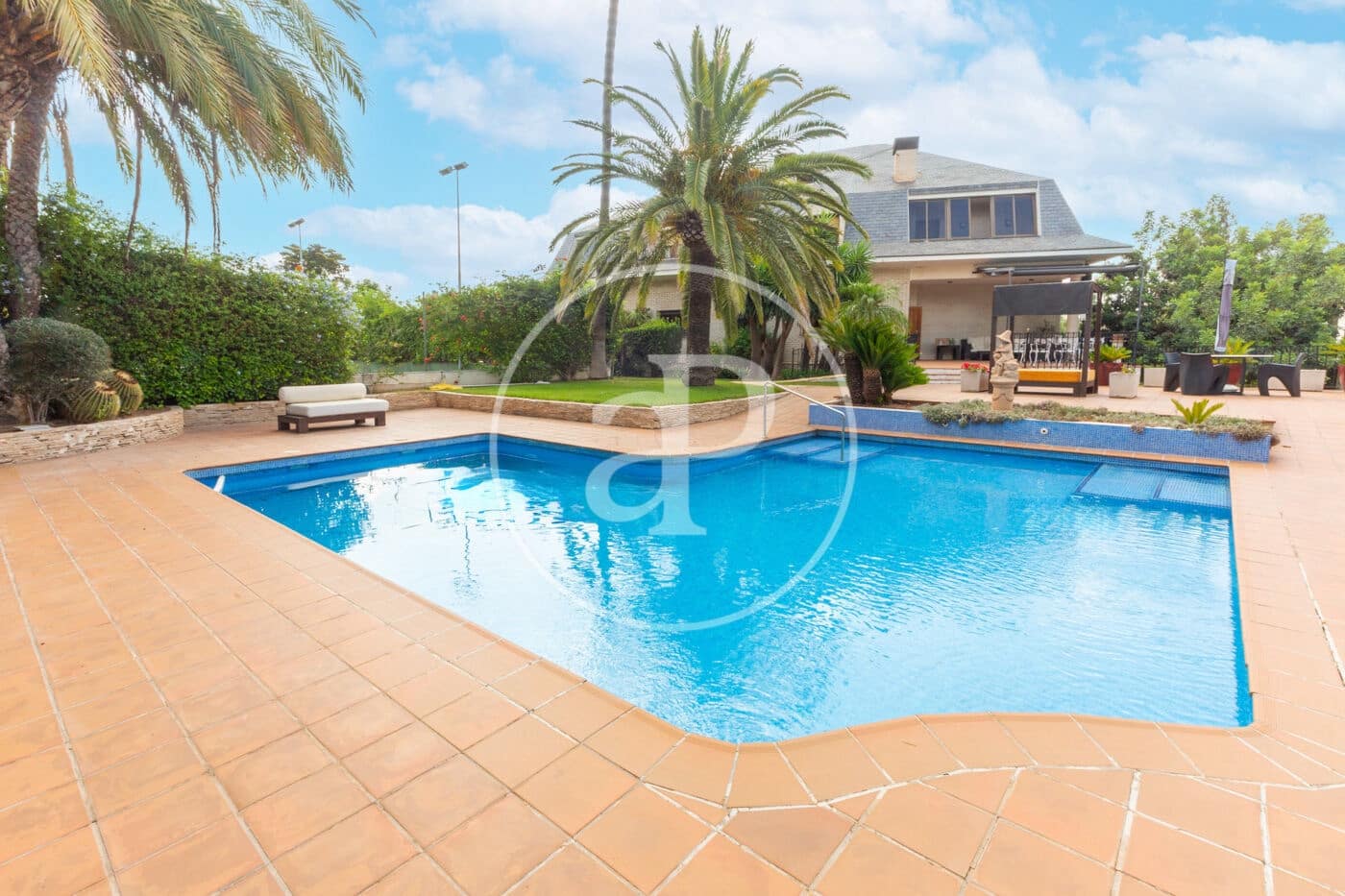 8 bedroom Villa for rent in Paterna with pool - € 8,500 (Ref: 9128588)