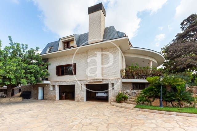 8 bedroom Villa for rent in Casas Verdes, Paterna with pool - € 8,500 (Ref: 9128588)