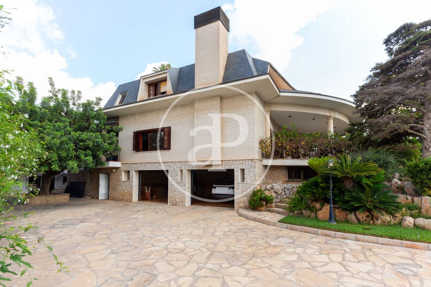 8 bedroom Villa for rent in Paterna with pool - € 8,500 (Ref: 9128588)