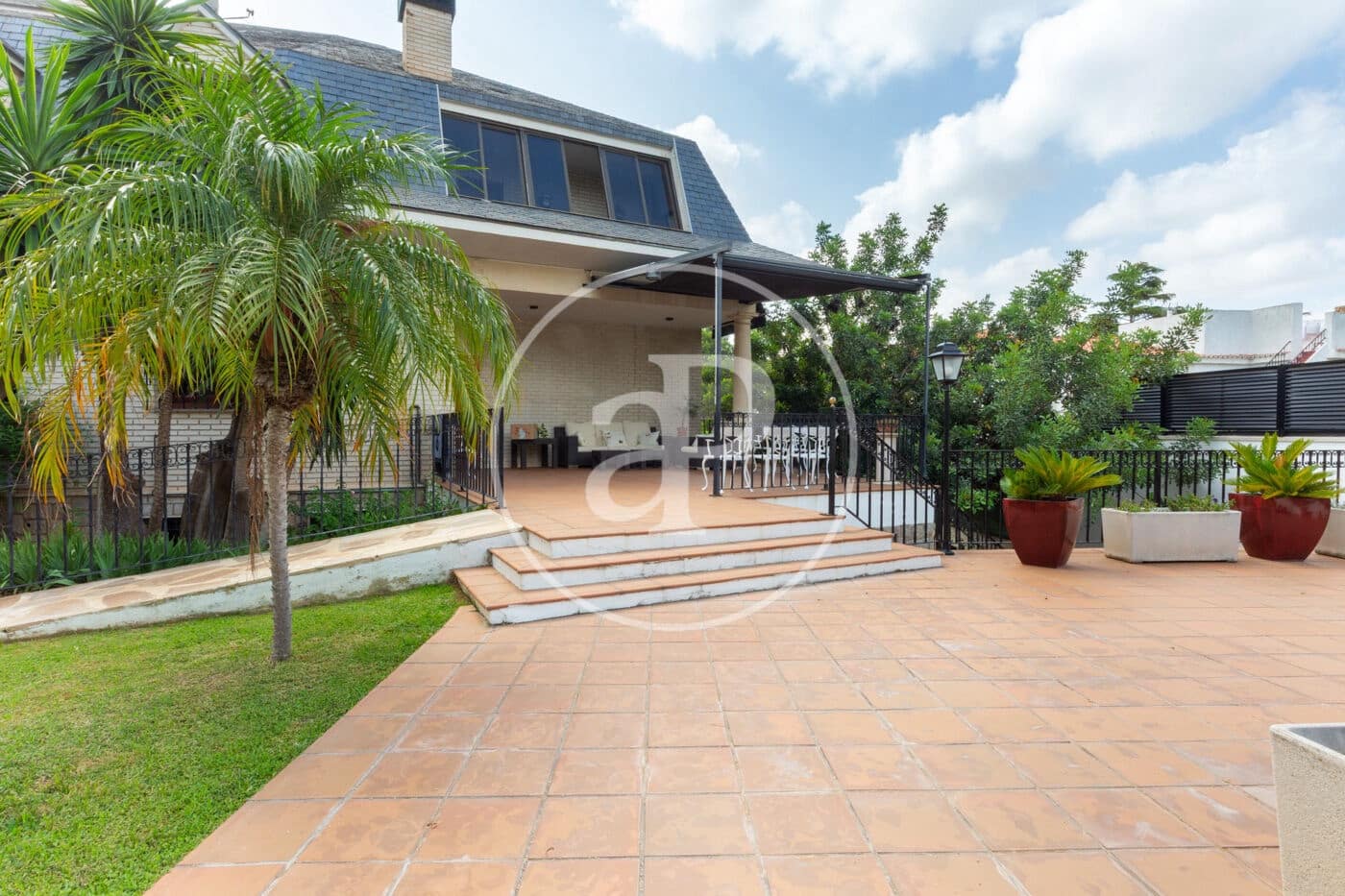 8 bedroom Villa for rent in Paterna with pool - € 8,500 (Ref: 9128588)