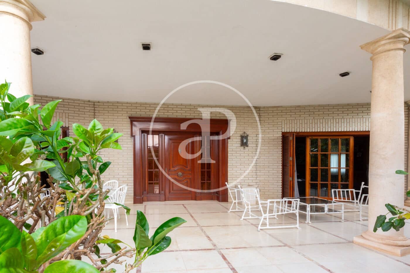 8 bedroom Villa for rent in Paterna with pool - € 8,500 (Ref: 9128588)
