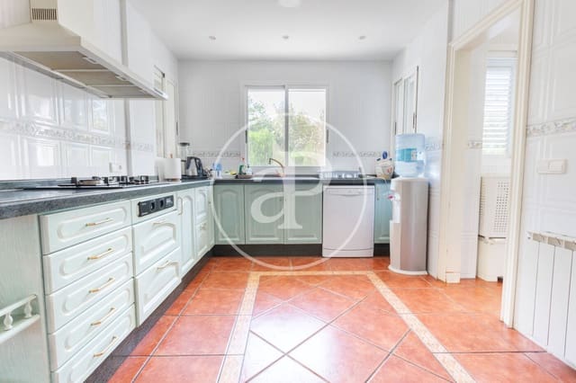 6 soverom Villa til salgs i Chiva med svømmebasseng - € 490 000 (Ref: 9132626)