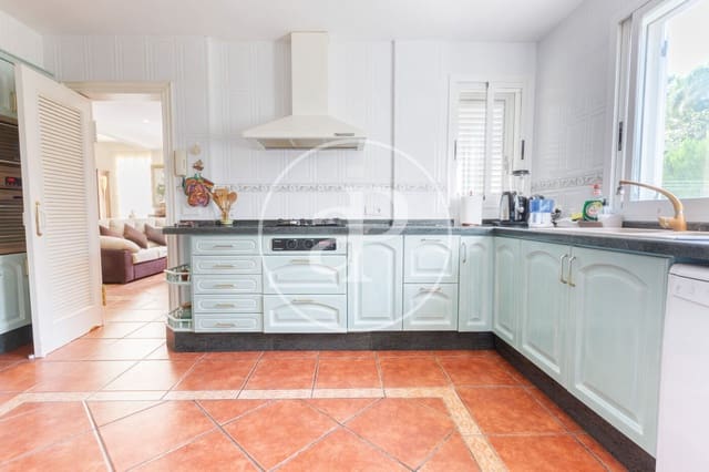 6 soverom Villa til salgs i Chiva med svømmebasseng - € 490 000 (Ref: 9132626)