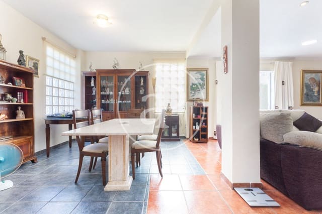 6 soverom Villa til salgs i Chiva med svømmebasseng - € 490 000 (Ref: 9132626)