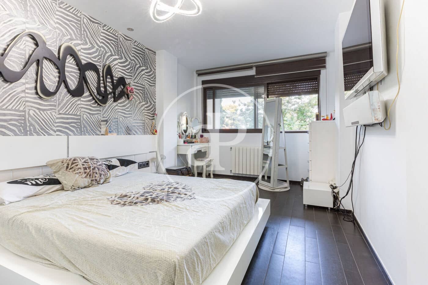 5 bedroom Villa for sale in Chiva with pool - € 720,000 (Ref: 9132628)