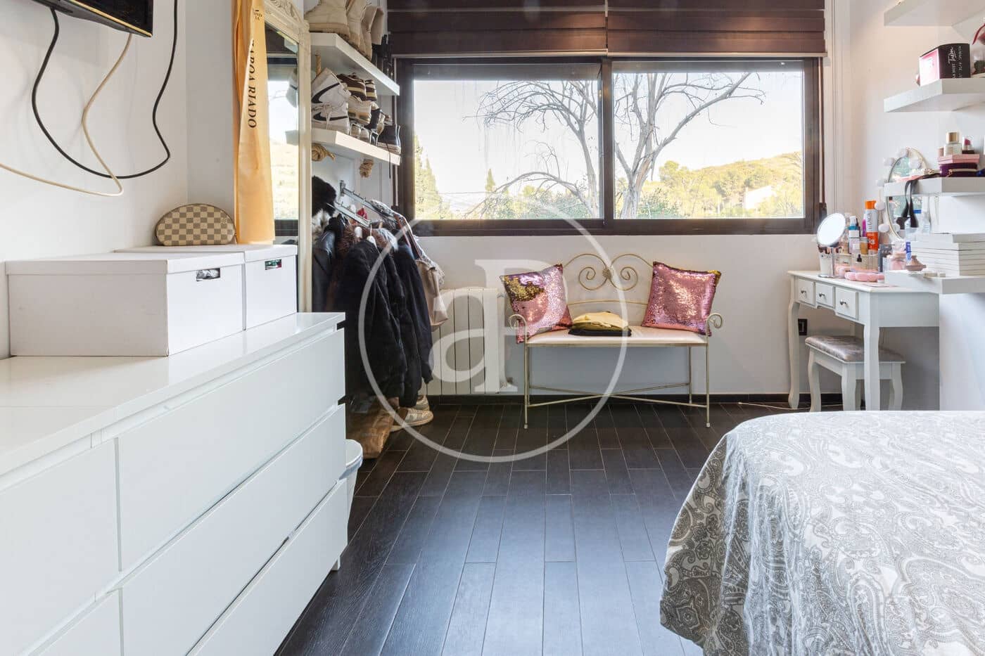 5 bedroom Villa for sale in Chiva with pool - € 720,000 (Ref: 9132628)