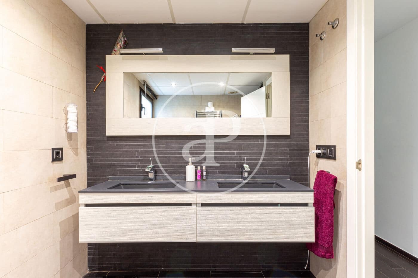 5 bedroom Villa for sale in Chiva with pool - € 720,000 (Ref: 9132628)