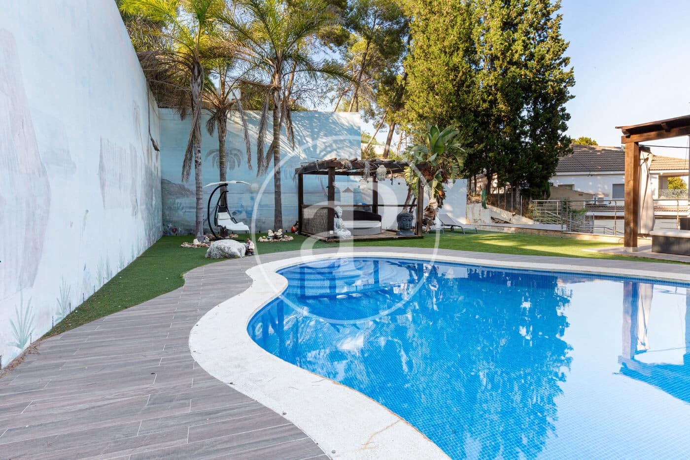 5 bedroom Villa for sale in Chiva with pool - € 720,000 (Ref: 9132628)