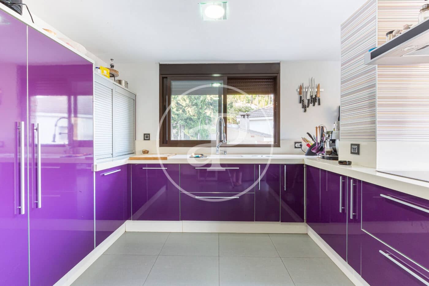 5 bedroom Villa for sale in Chiva with pool - € 720,000 (Ref: 9132628)