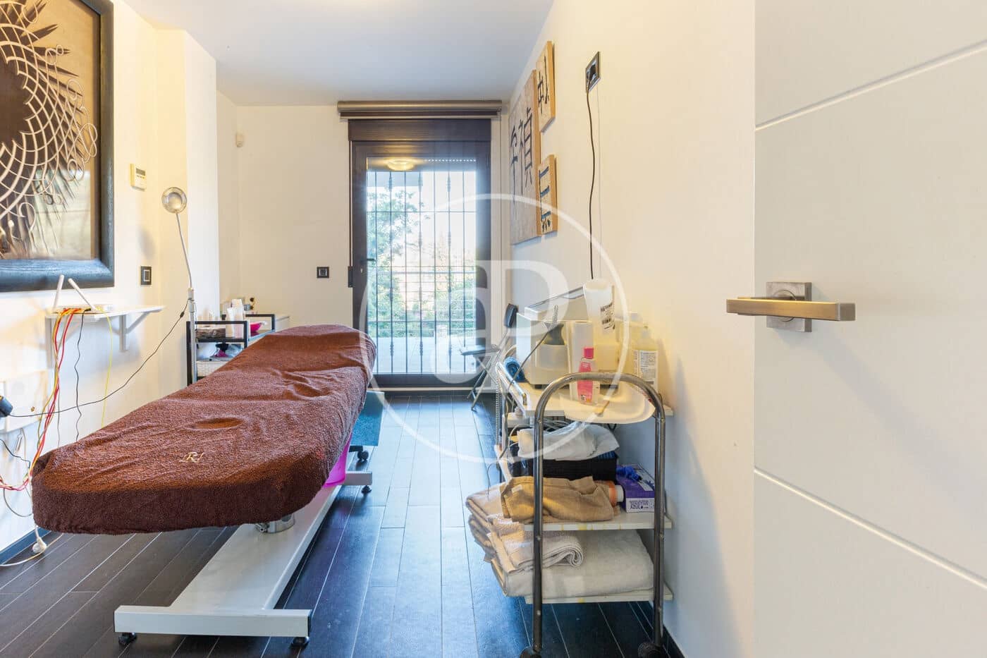 5 bedroom Villa for sale in Chiva with pool - € 720,000 (Ref: 9132628)