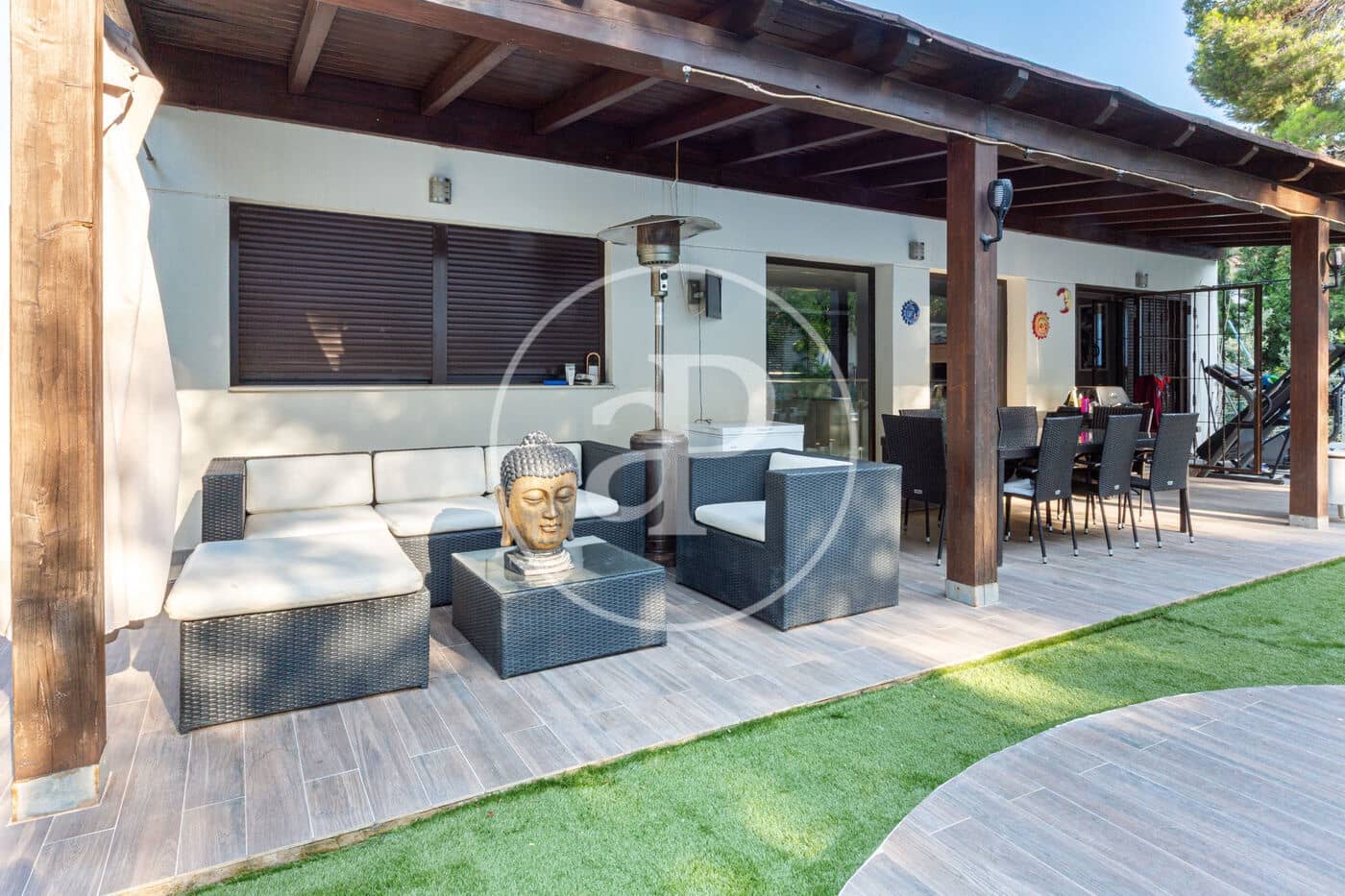 5 bedroom Villa for sale in Chiva with pool - € 720,000 (Ref: 9132628)