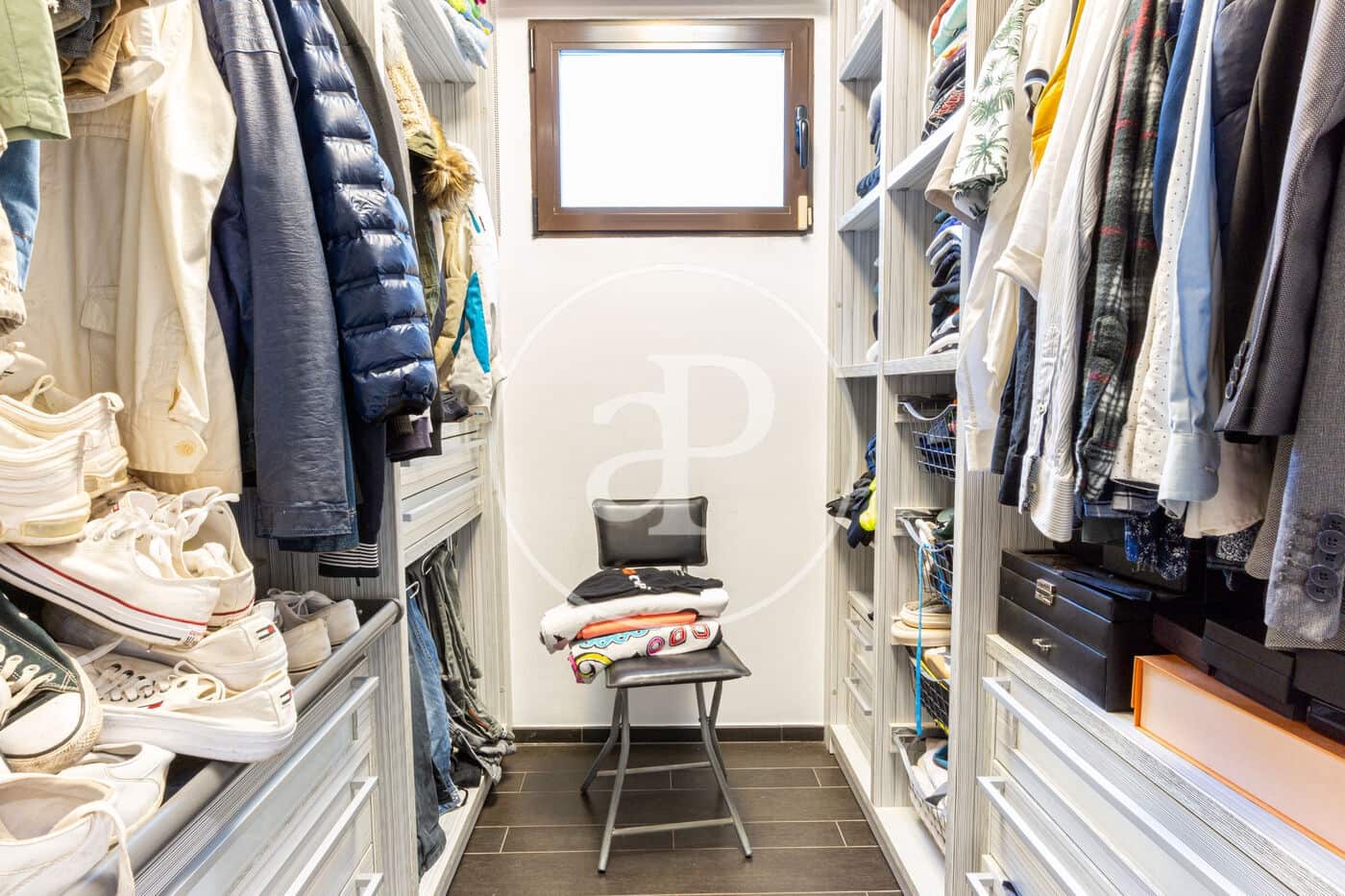 5 bedroom Villa for sale in Chiva with pool - € 720,000 (Ref: 9132628)