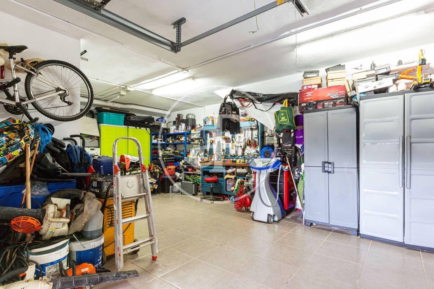 5 bedroom Villa for sale in Chiva with pool - € 720,000 (Ref: 9132628)