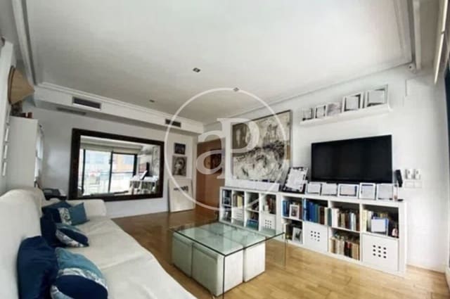 2 soveværelse Penthouse til leje i Ciutat de les Arts i de les Ciencies, Valencia by med swimmingpool - € 2.000 (Ref: 9137399)