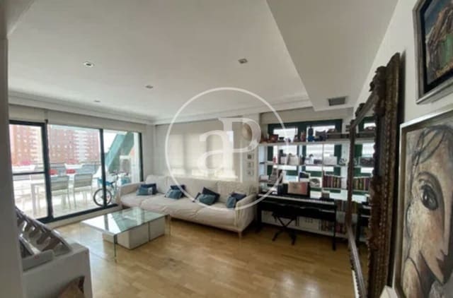 2 soveværelse Penthouse til leje i Ciutat de les Arts i de les Ciencies, Valencia by med swimmingpool - € 2.000 (Ref: 9137399)