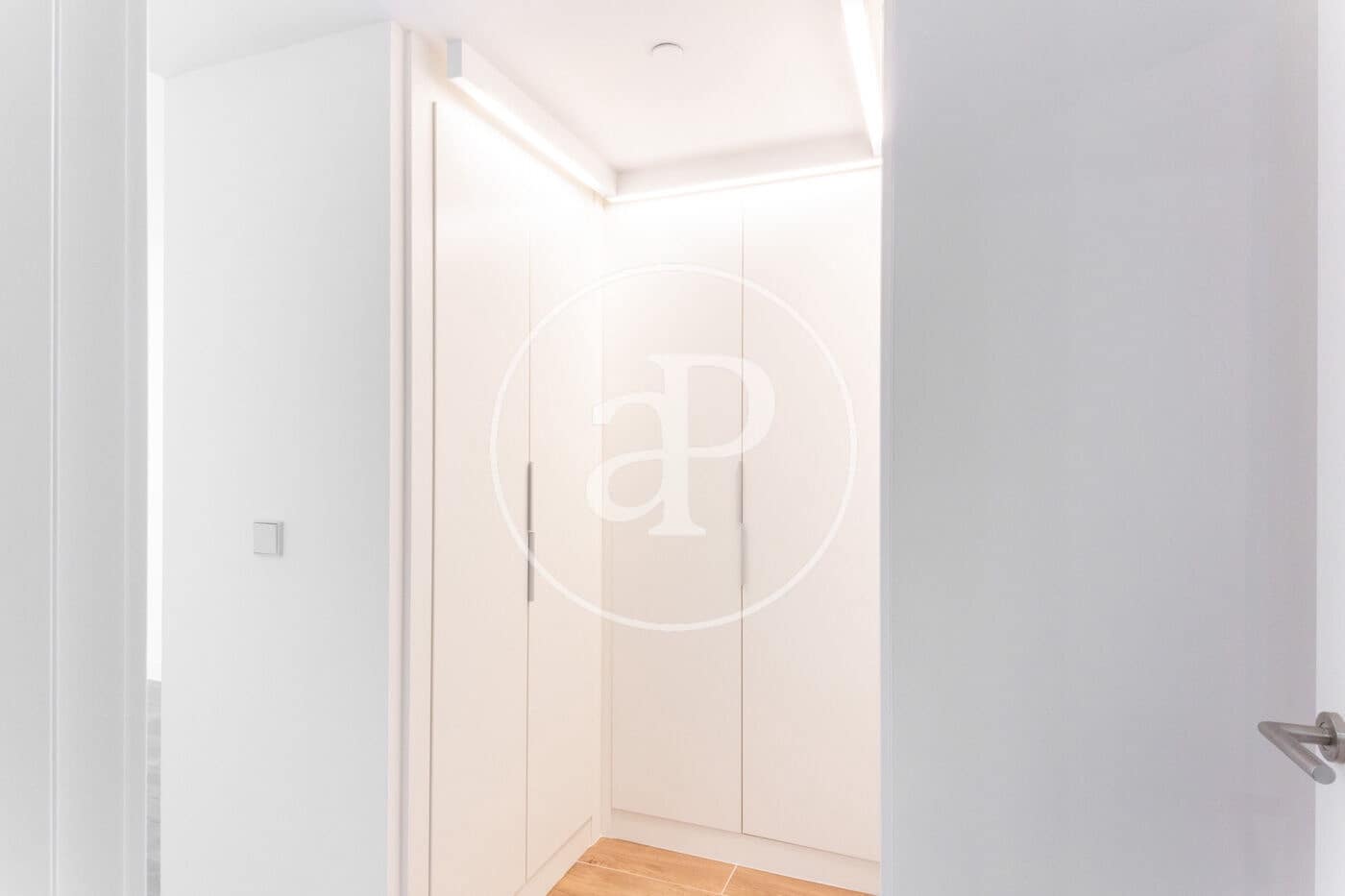 3 quarto Apartamento para arrendar em Valencia cidade com piscina - 4 900 € (Ref: 9142951)