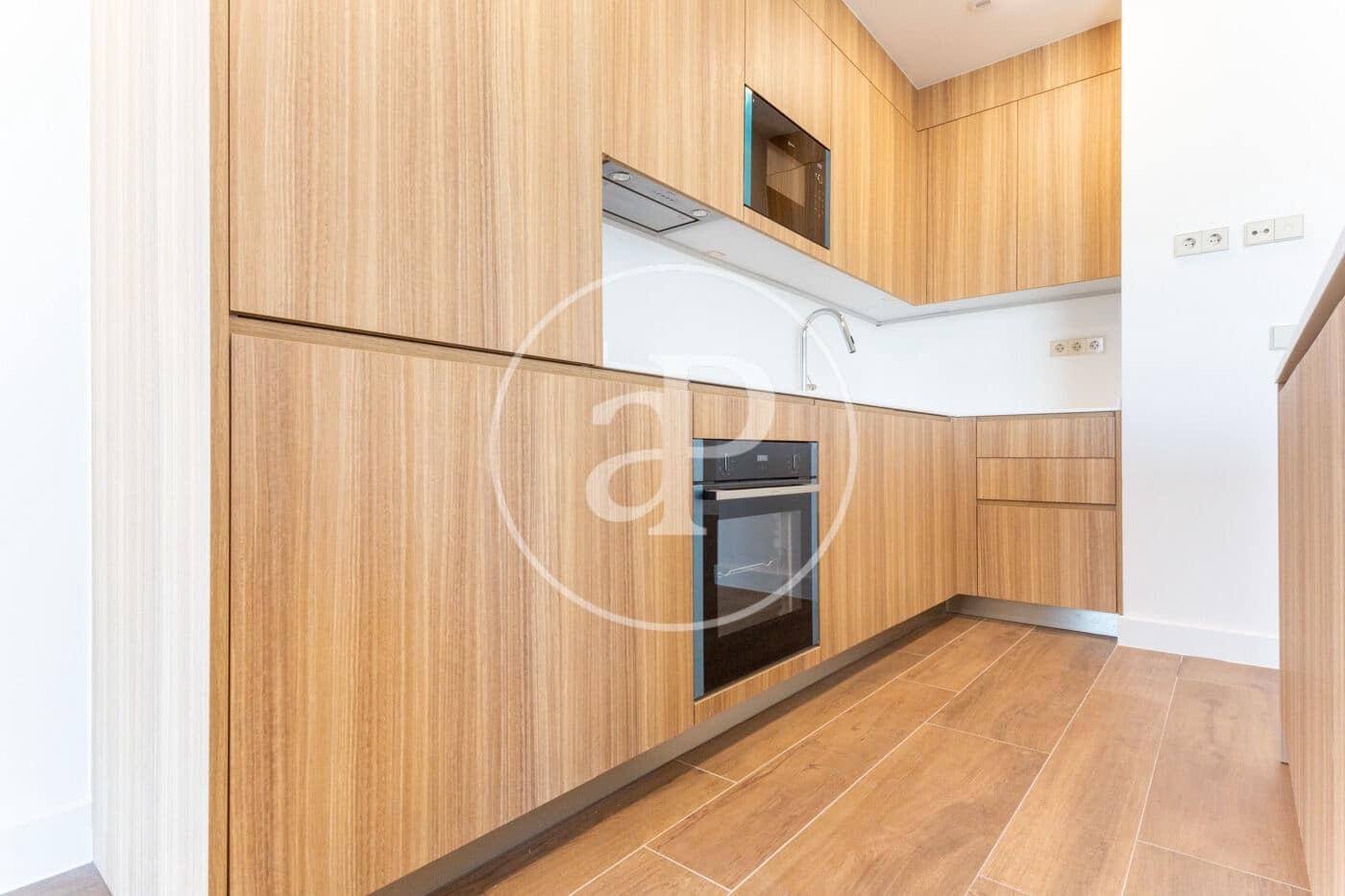 3 quarto Apartamento para arrendar em Valencia cidade com piscina - 4 900 € (Ref: 9142951)