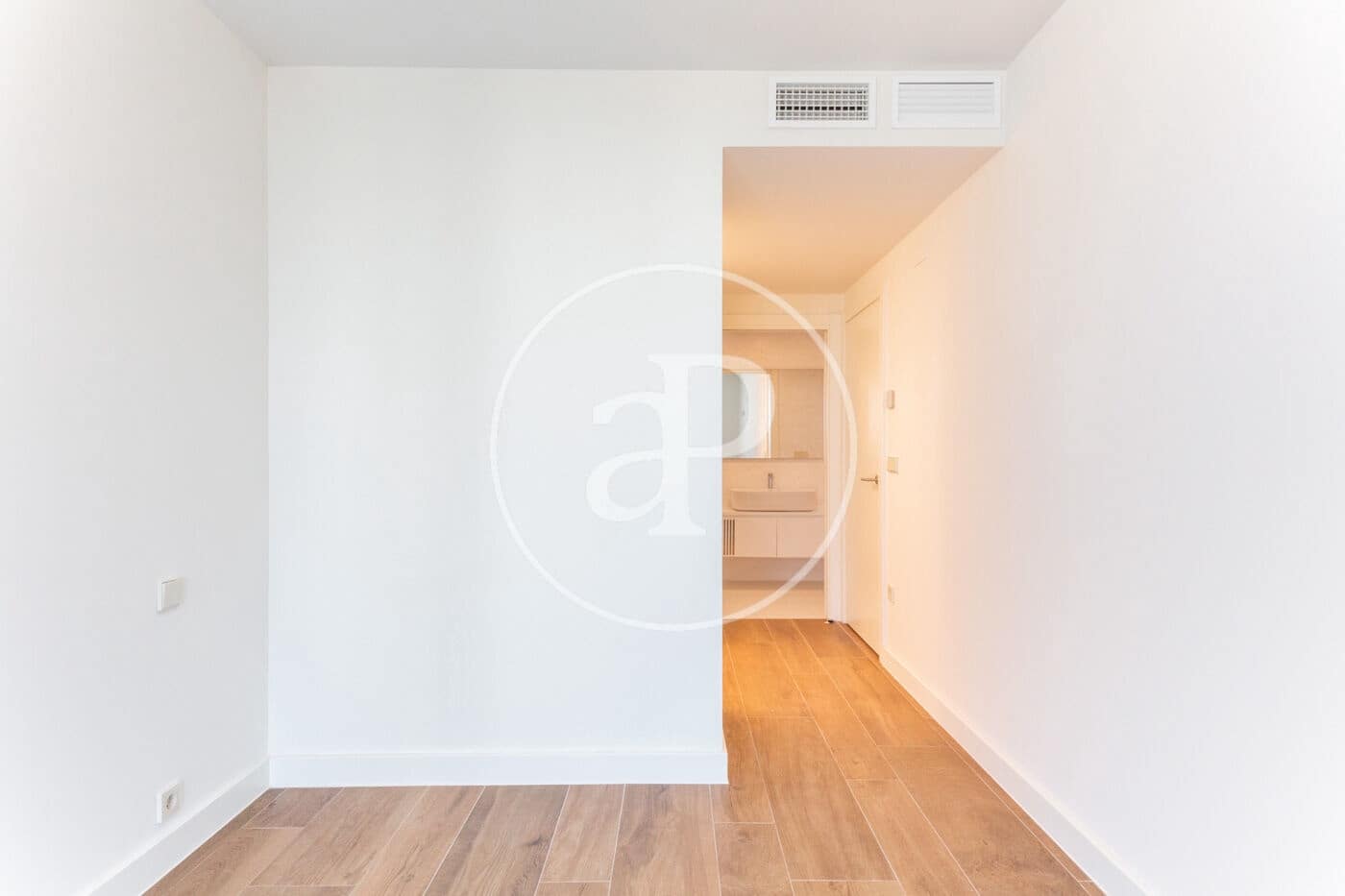 3 quarto Apartamento para arrendar em Valencia cidade com piscina - 4 900 € (Ref: 9142951)