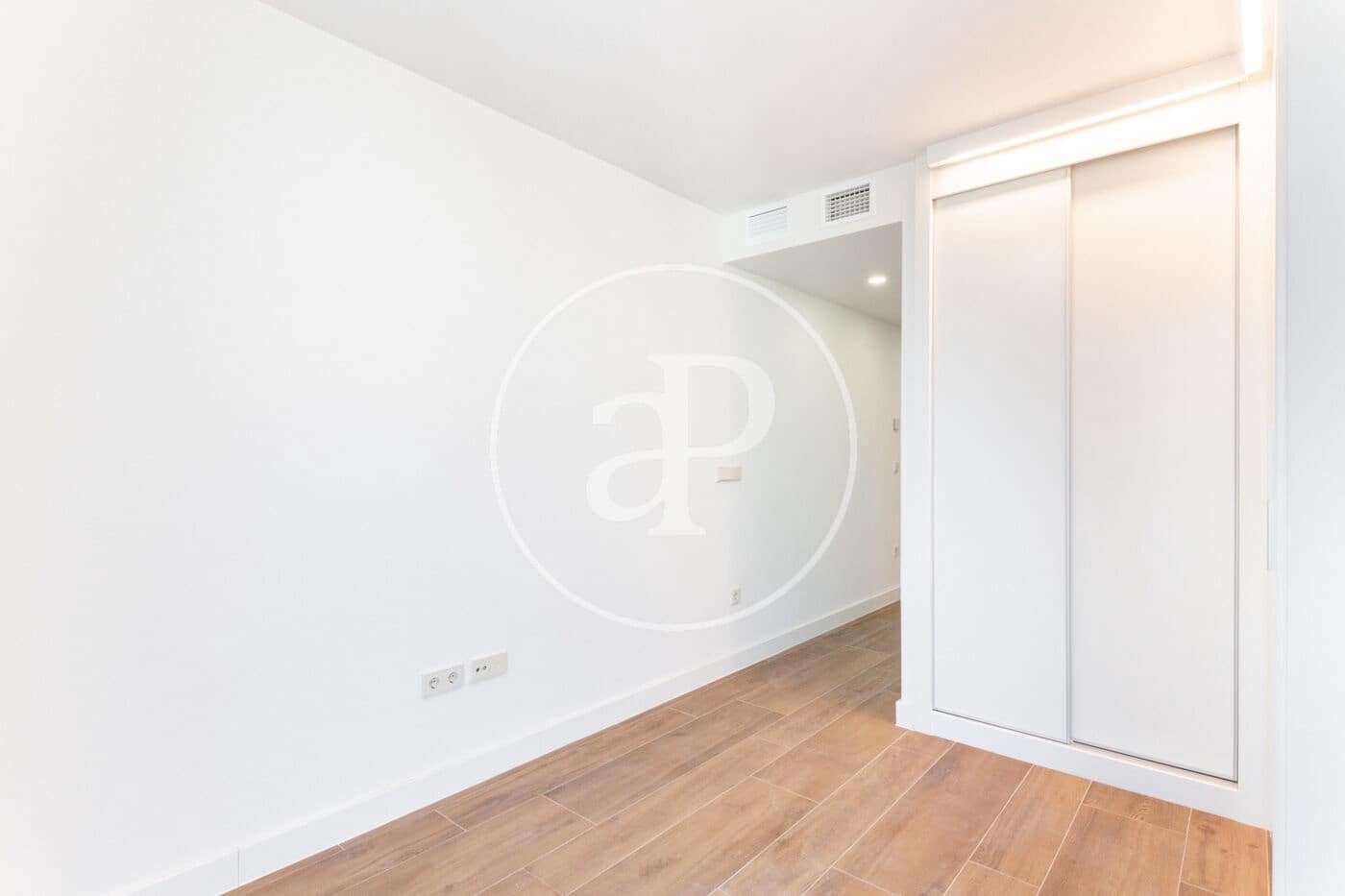 3 quarto Apartamento para arrendar em Valencia cidade com piscina - 4 900 € (Ref: 9142951)