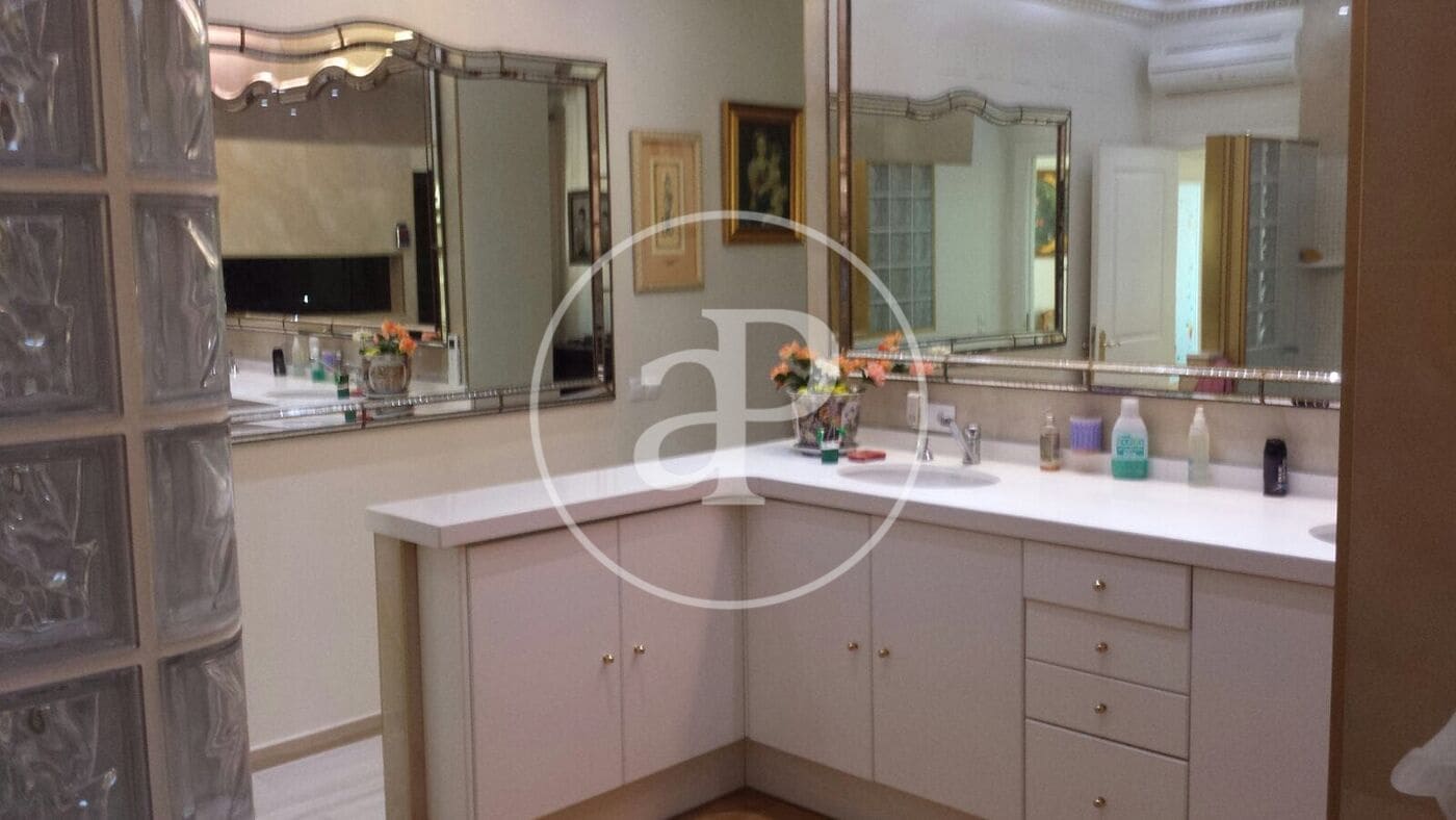 4 soveværelse Villa til leje i Picassent - € 3.100 (Ref: 9149638)