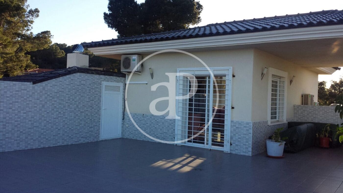 4 soveværelse Villa til leje i Picassent - € 3.100 (Ref: 9149638)