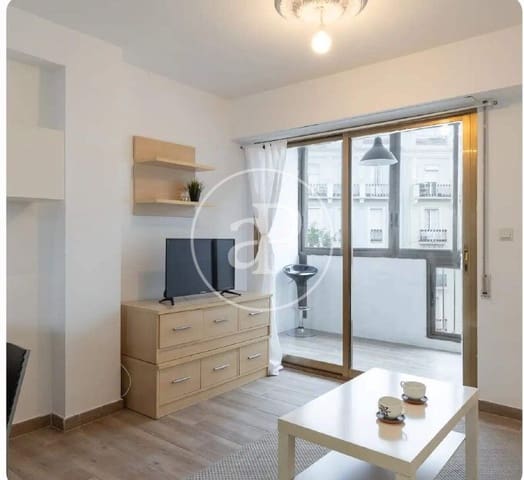 2 bedroom Apartment for rent in Russafa, Valencia city - € 1,450 (Ref: 9162475)