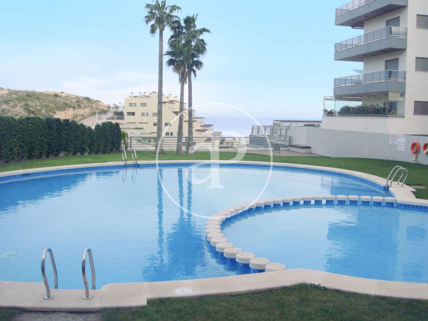 2 soveværelse Lejlighed til salg i Arenales del Sol med swimmingpool - € 365.000 (Ref: 9164029)