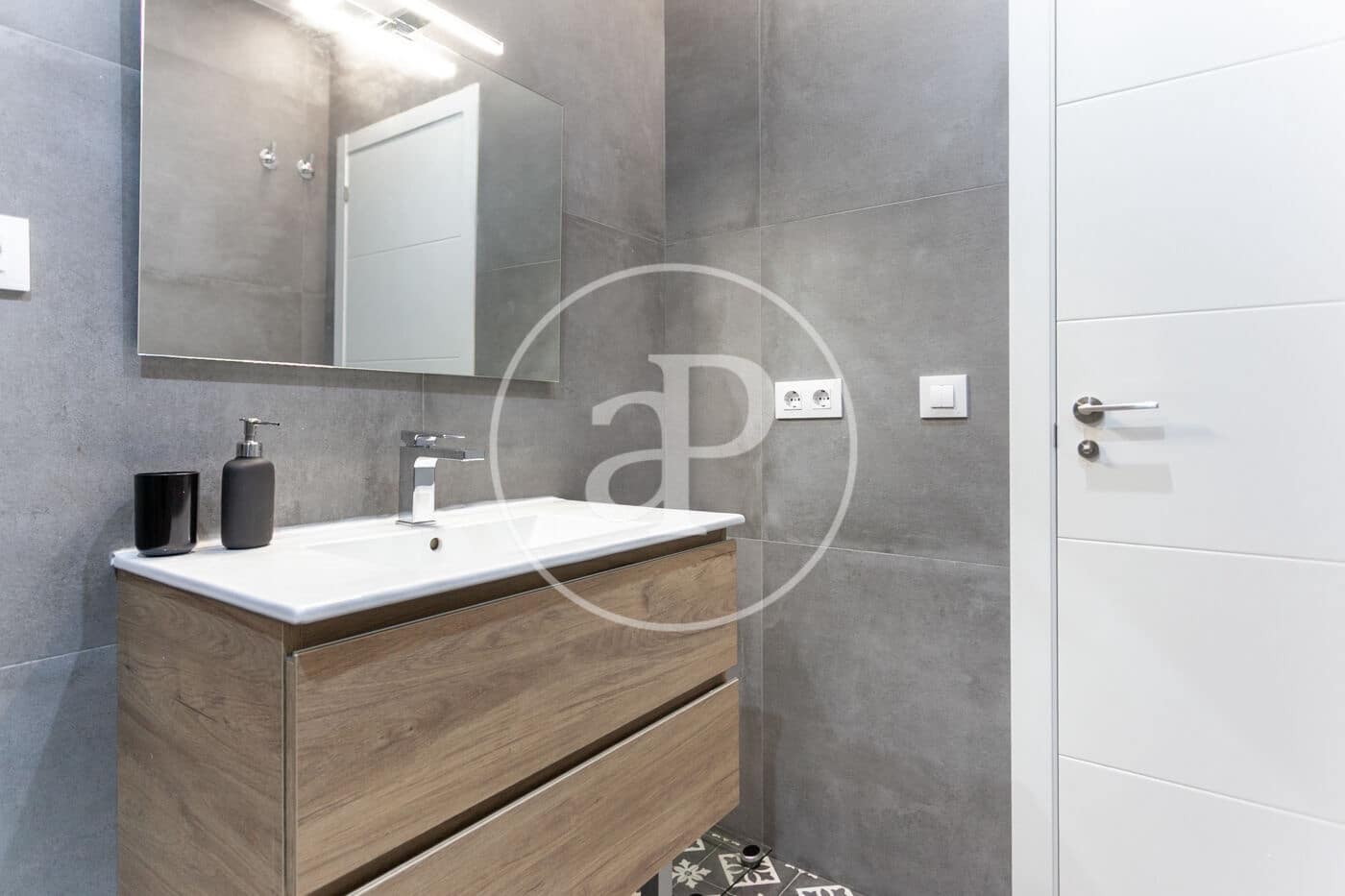 2 soverom Leilighet til leie i Valencia by - € 2 000 (Ref: 9166017)