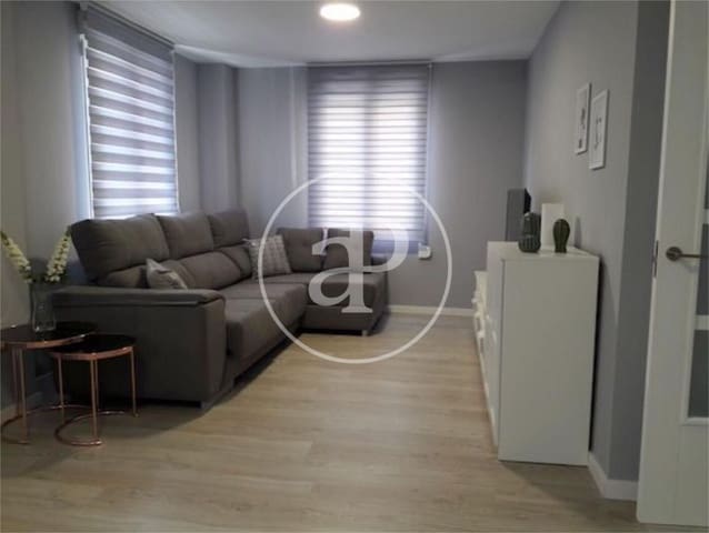 4 bedroom Apartment for rent in Nou Moles, Valencia city - € 1,800 (Ref: 9169749)