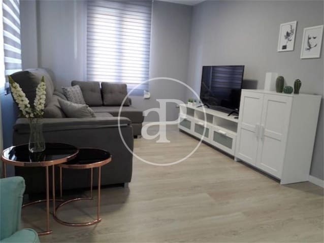 4 bedroom Apartment for rent in Nou Moles, Valencia city - € 1,800 (Ref: 9169749)