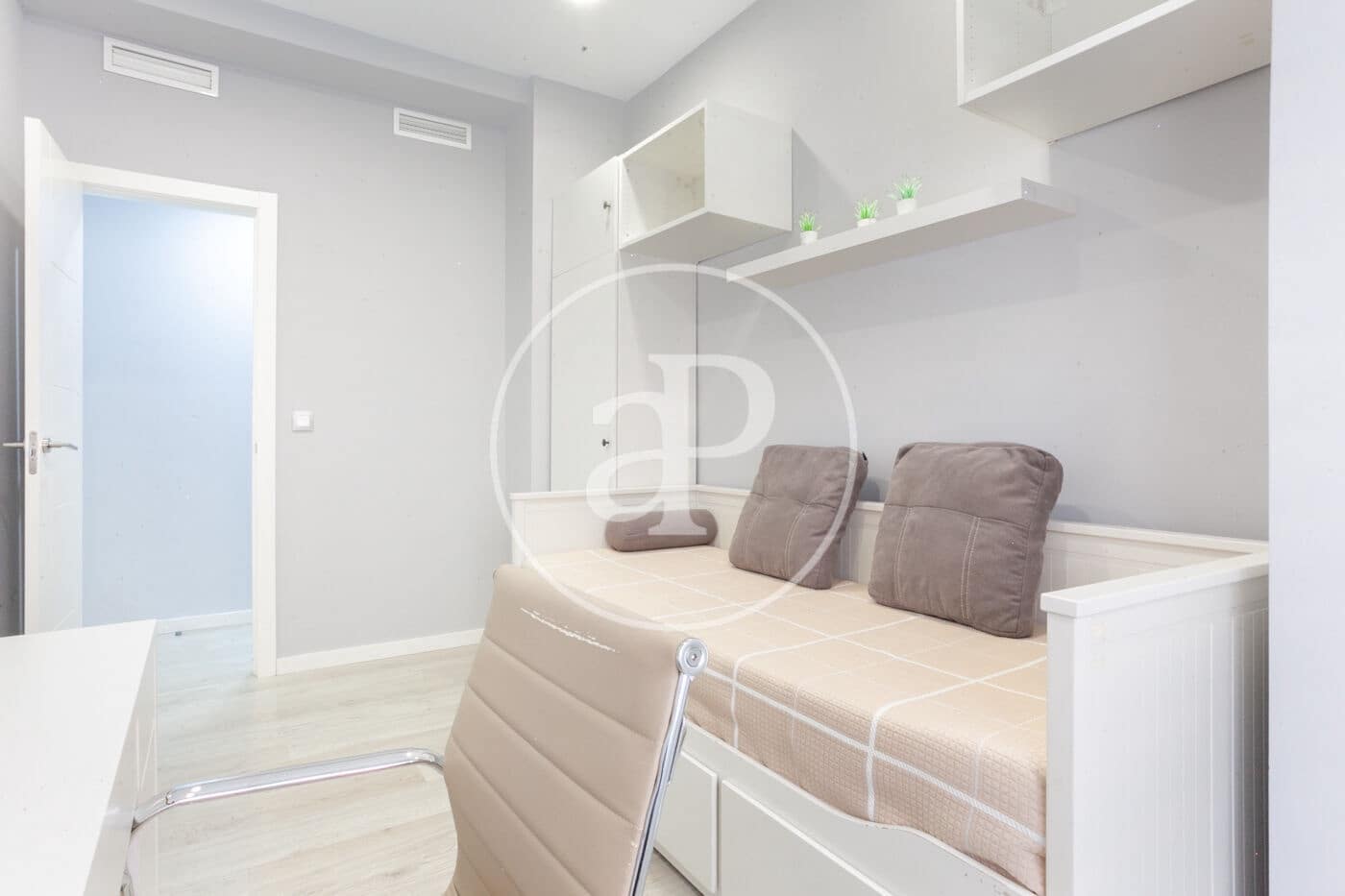 4 bedroom Apartment for rent in Valencia city - € 1,900 (Ref: 9169749)