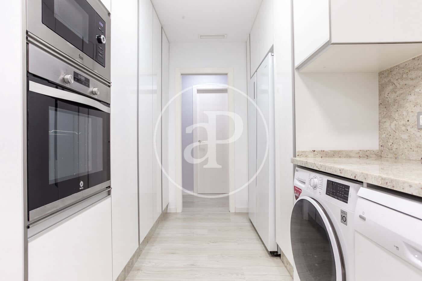 4 bedroom Apartment for rent in Valencia city - € 1,900 (Ref: 9169749)