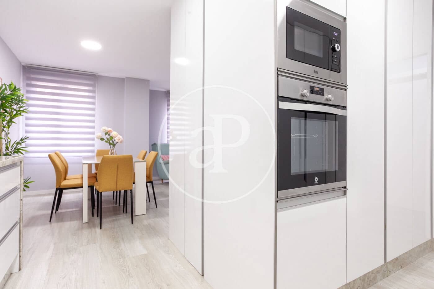 4 bedroom Apartment for rent in Valencia city - € 1,900 (Ref: 9169749)