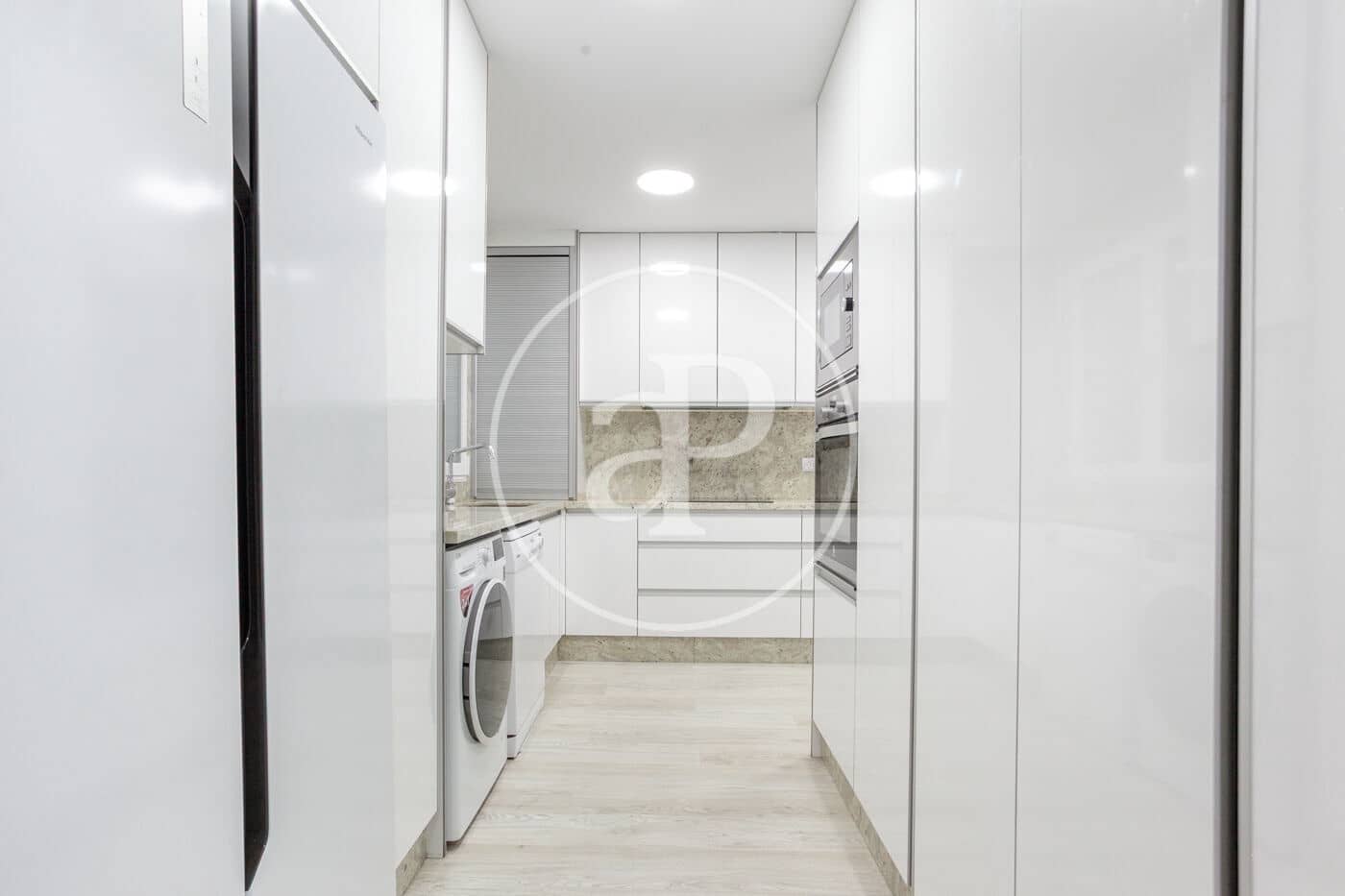 4 bedroom Apartment for rent in Valencia city - € 1,900 (Ref: 9169749)