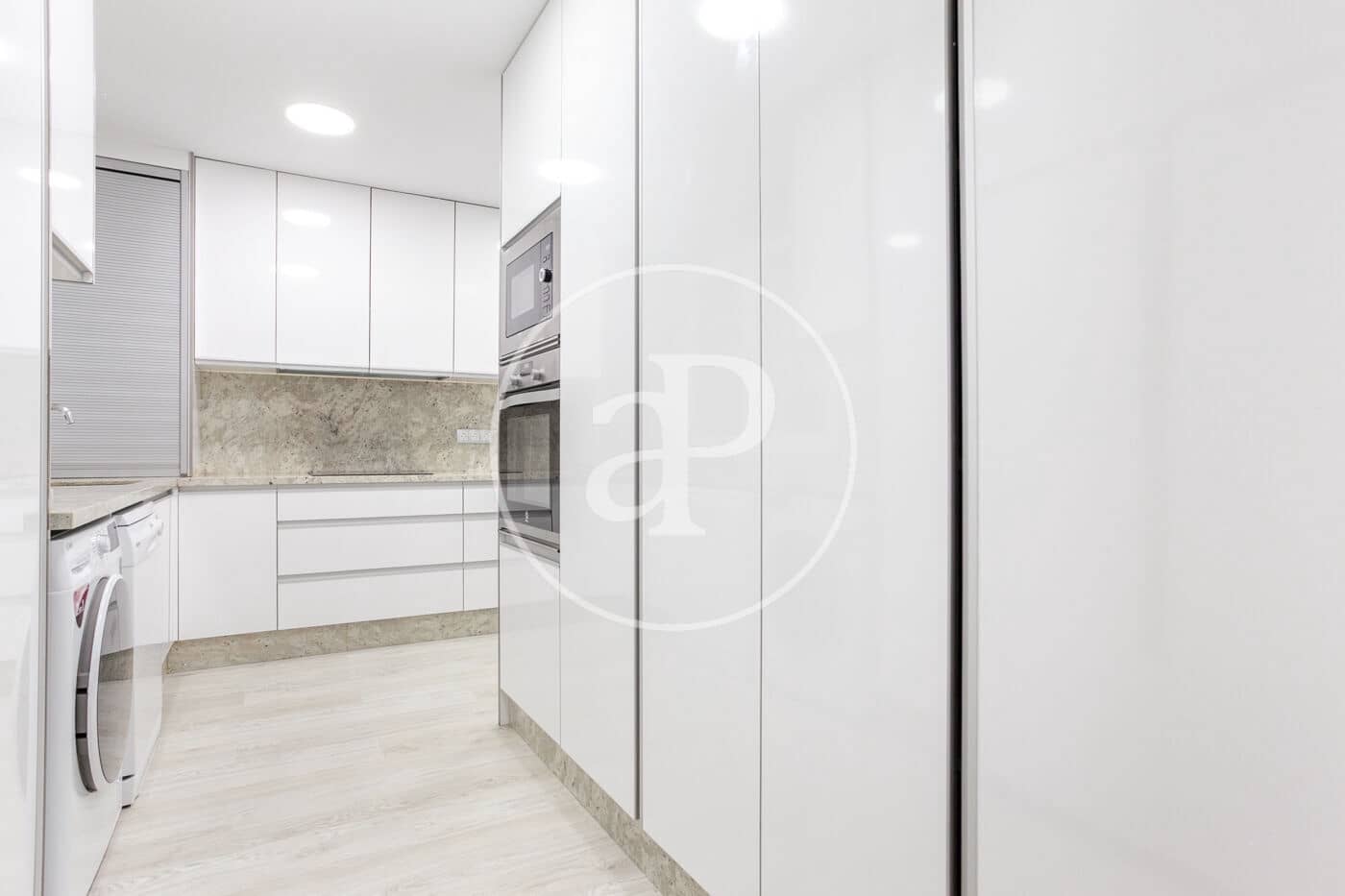 4 bedroom Apartment for rent in Valencia city - € 1,900 (Ref: 9169749)