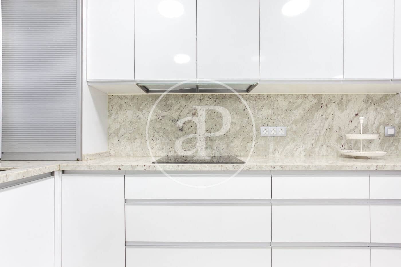 4 bedroom Apartment for rent in Valencia city - € 1,900 (Ref: 9169749)