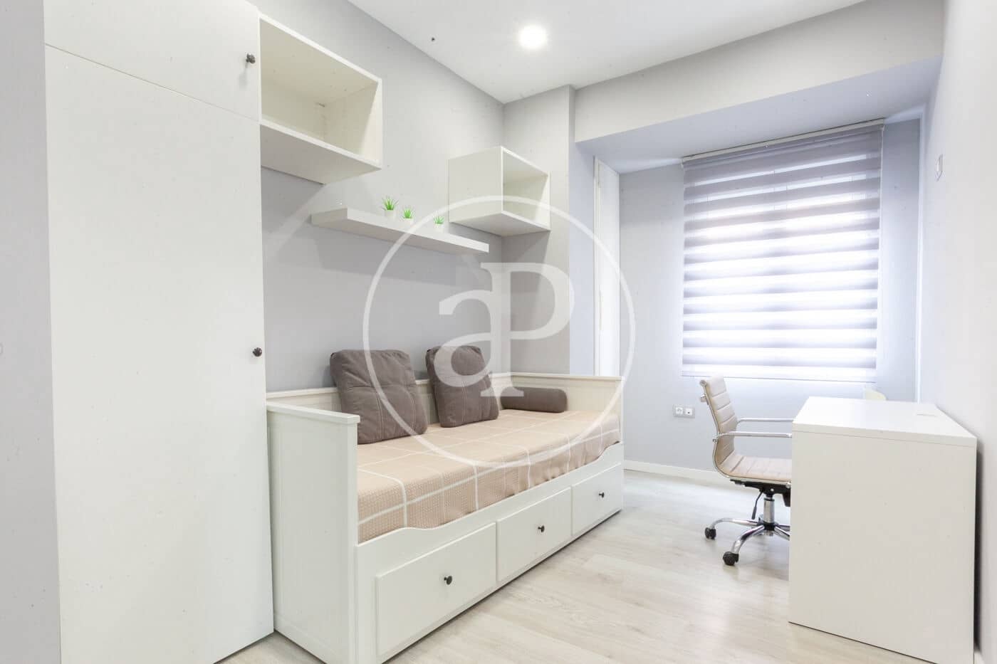 4 bedroom Apartment for rent in Valencia city - € 1,900 (Ref: 9169749)