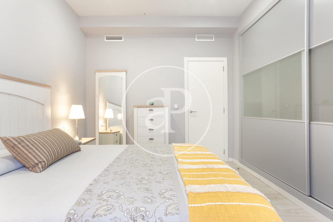 4 bedroom Apartment for rent in Valencia city - € 1,900 (Ref: 9169749)